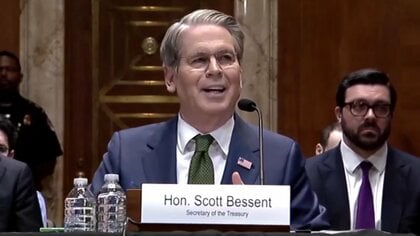 アメリカ財務長官　イラン航空と取引の外国企業に制裁警告
