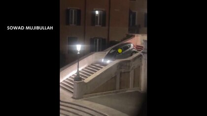 【何が】観光名所「スペイン階段」下って立ち往生する高級車…81歳高齢ドライバー検挙「仕事に行く途中だった」　高齢者事故が社会問題化　イタリア・ローマ