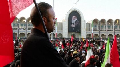イラン前最高指導者・ハメネイ師の葬儀は2日目迎える　革命防衛隊司令官も参列