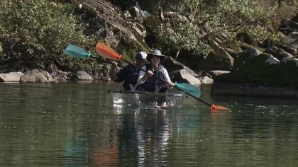 “清流日本一”高津川にすべてが透明な「クリアカヤック」登場　“川に人が浮いているよう”自然と一体に【島根発】