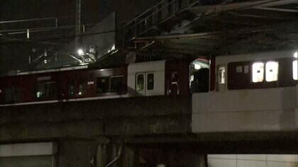 脱線した車両を現場から撤去　近鉄京都線きょうも京都―大和西大寺間で運転見合わせ　運転士「後ろから引っ張られるような感じ受けた」