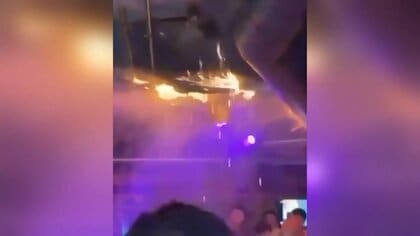 新年を祝いシャンパンボトルに花火つけ天井に引火か　スイスのスキーリゾート火災40人死亡119人負傷