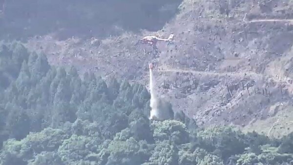 久留米市の山火事 陸自ヘリによる消火活動始まる 知事が災害派遣を要請