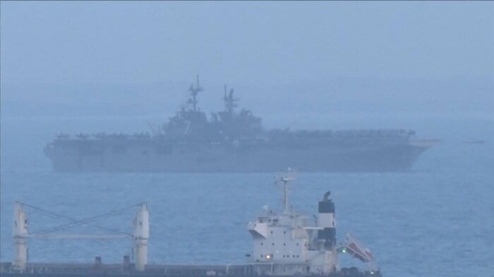 米強襲揚陸艦「トリポリ」 F-35Bステルス戦闘機を搭載（シンガポール沖 3/17）