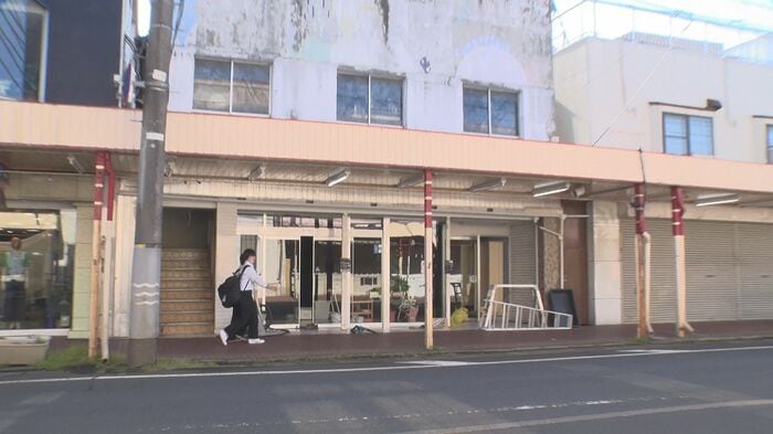 子どもたちも通る商店街に芸術を