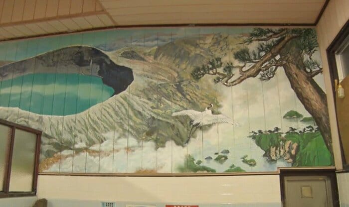 力強い松が描かれた男湯側