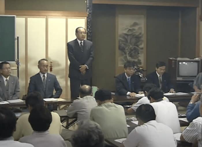 住民集会に姿を見せた栗田知事