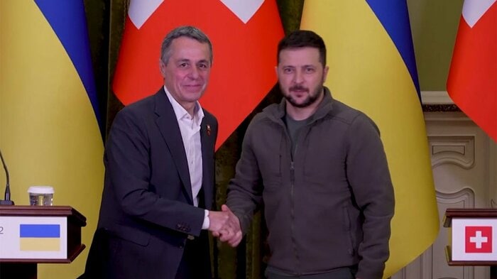 ウクライナのゼレンスキー大統領と会談したスイスのカシス大統領(当時)(2022年10月)