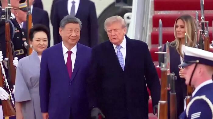 トランプ大統領は習主席を空港で出迎えた