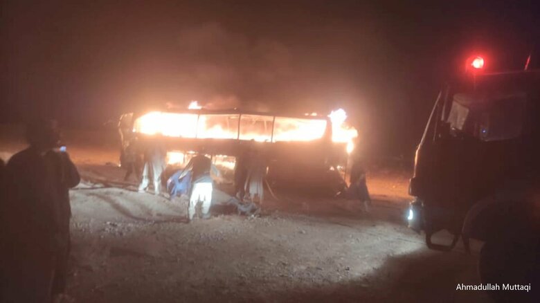 子ども17人含む71人死亡…大型バスがトラックなどと衝突し炎上　隣国イランから強制送還された人たちが乗車　アフガニスタン｜FNNプライムオンライン