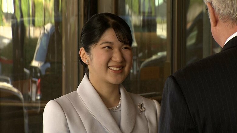 【速報】愛子さまが初めて国際会議へ　淡い水色の装いで会場に到着　「世界災害救急医学会」開会式で初めておことばも｜FNNプライムオンライン