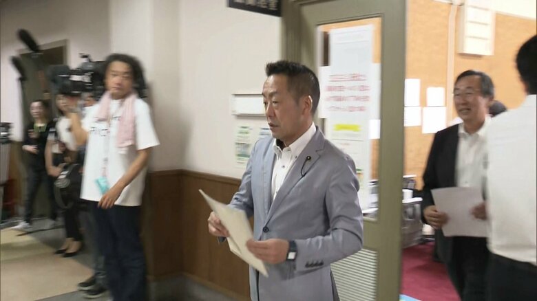 会派の会議に向かう自民改革会議の役員（8月8日）