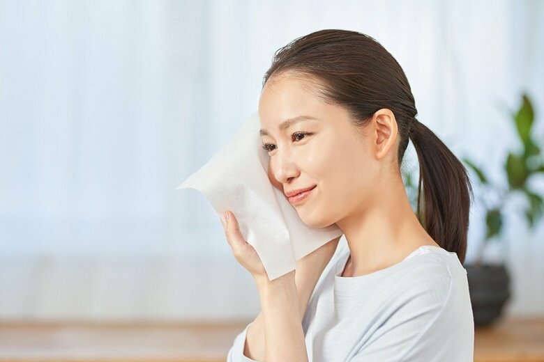 「シルコット(R)フェイシャルタオル素肌おもい 使用イメージ」(画像提供:ユニ・チャーム)