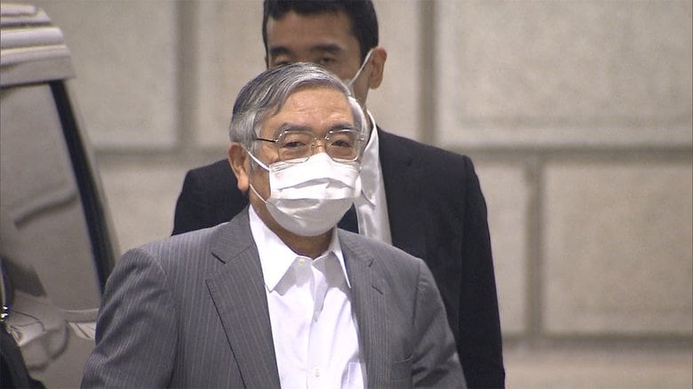 金融政策決定会合に向かう黒田総裁(5月22日)