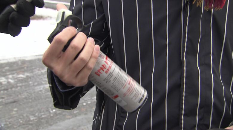 クマよけスプレーを持ち歩く住民も