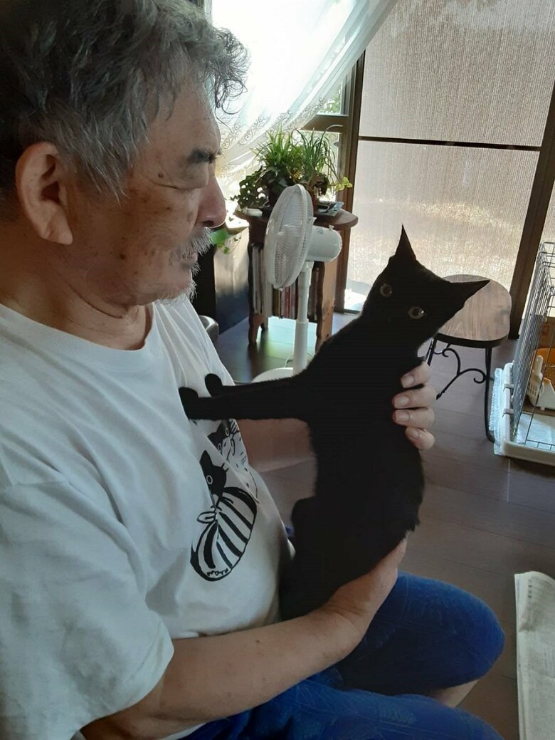 抱っこされているルルちゃん