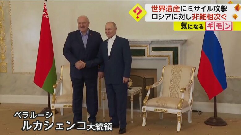 プーチン大統領とルカシェンコ大統領が握手をしている