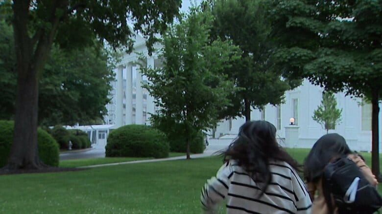 メディア関係者らも避難