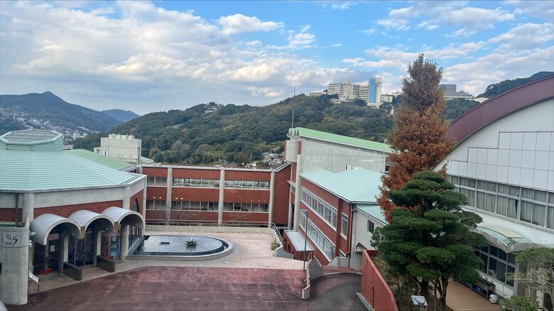 長崎女子高等学校（平成9年に鶴鳴女子高等学校から校名が改称された）