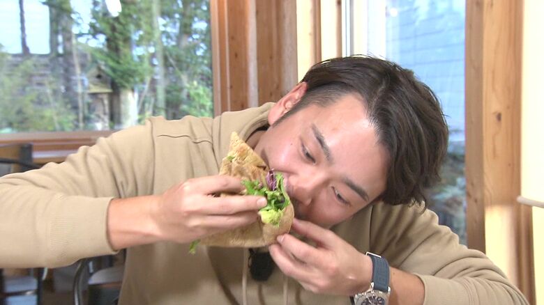 自由な食べ方で良いガレット…金山さんは豪快に！