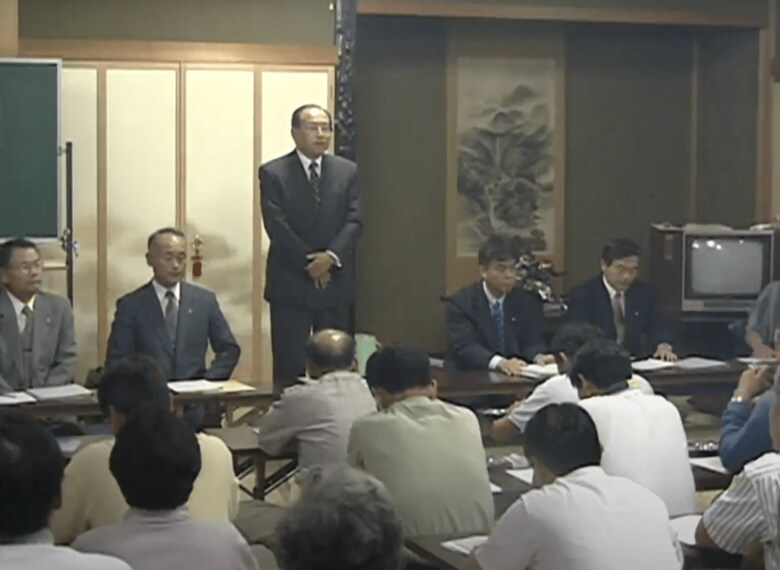 住民集会に姿を見せた栗田知事