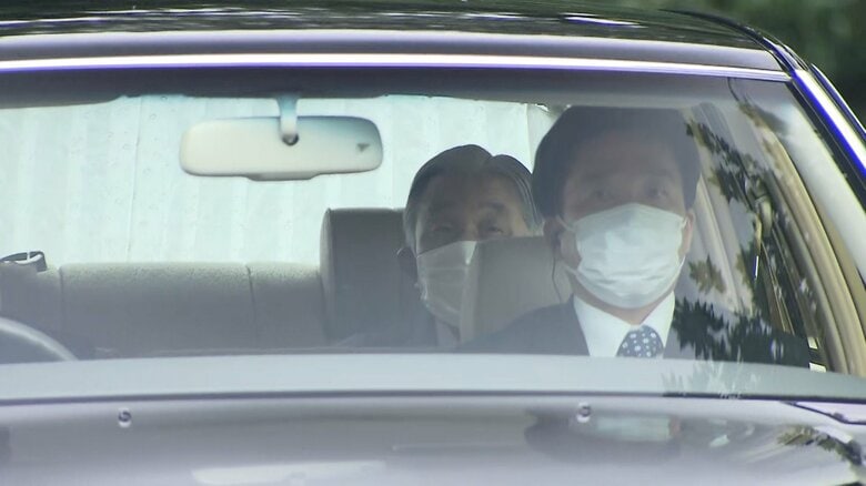 美智子さまを見舞うため入院先の東大病院に向かわれた上皇さま（2024年10月）