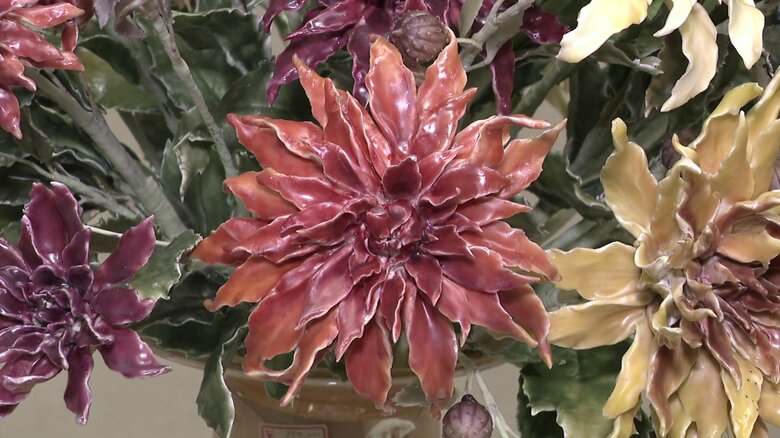 3段階に分けて制作されたダリア