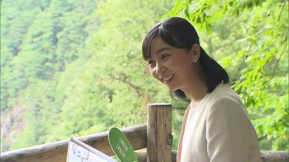 佳子さま　エプロン姿で配膳のお手伝いも…国際障がいスカウトキャンプ大会に参加　「秘境のローカル線」では旗振り