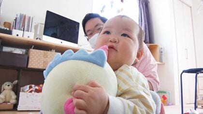 “パパ育”に密着…新聞記者が1カ月半の男性育休取得　「一緒に過ごす時間を大切にしたい」娘の成長によろこび【石川発】