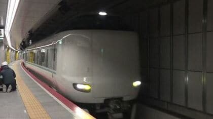 「地上から地下へ“切替完了”」  3月開業「“新しい”地下ホーム」に はじめての特急列車が“無事”通過【大阪発】 