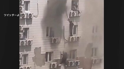 黒煙あがる窓から…シーツ使い飛び降りる人も　北京の病院火災で21人死亡　高齢者多い入院病棟5階で出火か