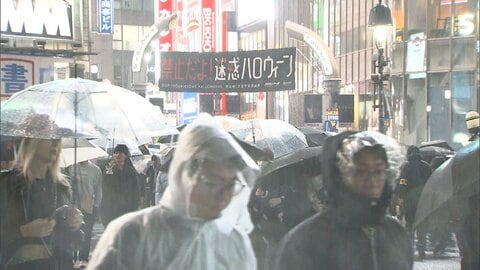 ハロウィーンの東京・渋谷で警察官に暴行の疑い…2人を逮捕　警視庁は早朝まで警戒を続ける