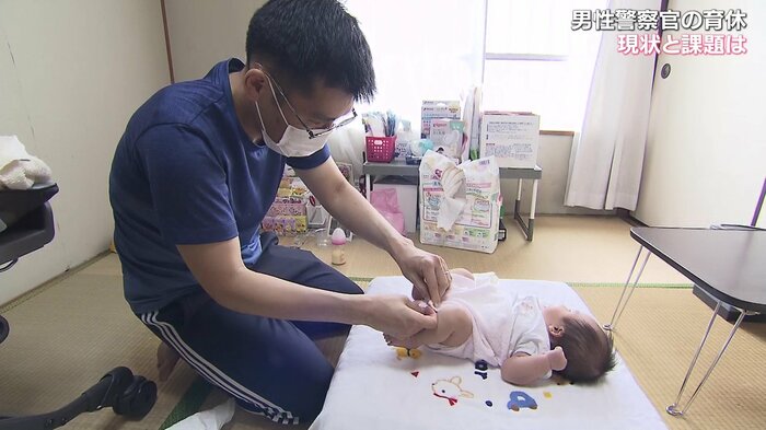 おむつ交換をする様子