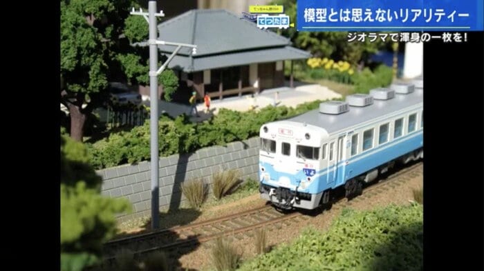 屋外の太陽光の下で撮ると自然な影に