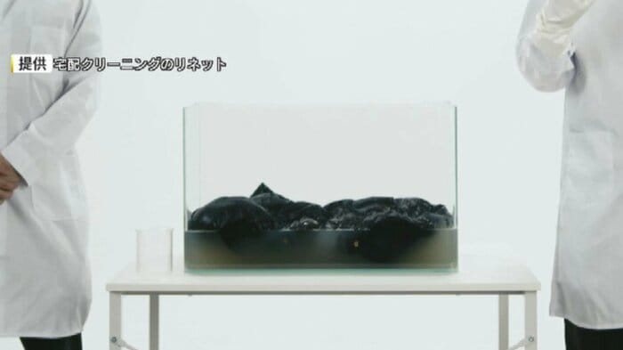 濁った水が(映像提供:宅配クリーニングのリネット)