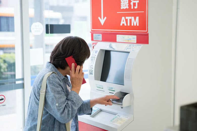 ATMの「カメラと音声」両面で“振り込め詐欺”防止の実証実験…判断基準は？NTT東日本に聞いた