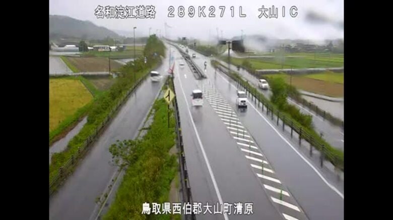 大型連休期間の山陰道で交通事故相次ぐ…大山町から琴浦町で連続発生し一時通行止めなど交通規制（鳥取）｜FNNプライムオンライン