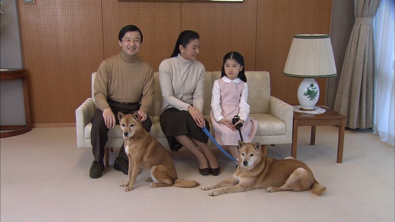 天皇陛下48歳の誕生日にもピッピとまりの姿が 2008年 提供宮内庁