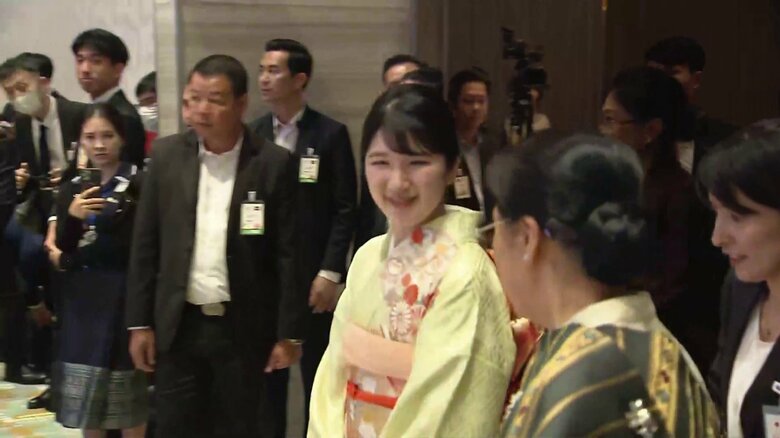 振り袖姿で歓迎の晩さん会に 出席された（18日）