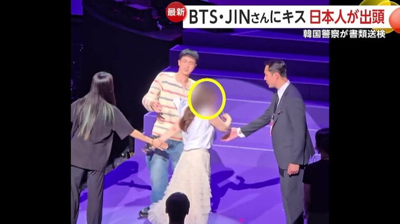 思わずのけぞり、困惑しているような表情を見せたJINさん