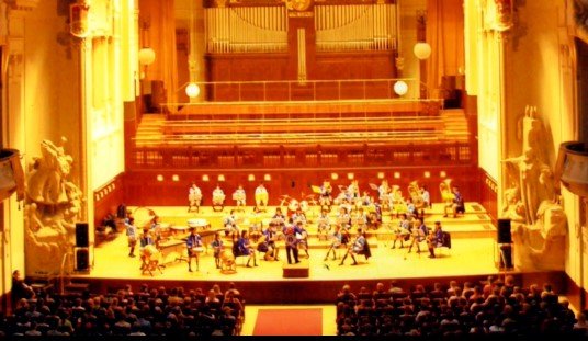 チェコのプラハで演奏(2004年）