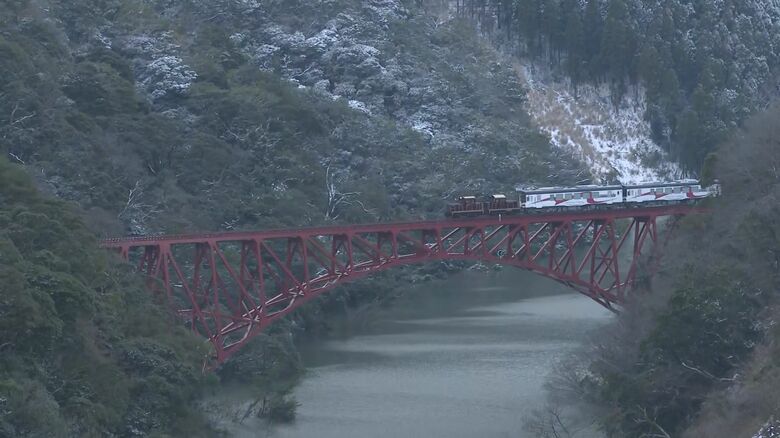 白川第一橋梁を渡る新型車両