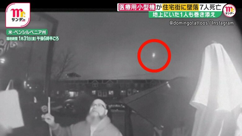 急降下する小型機