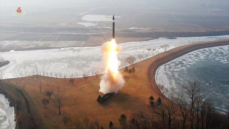 新型極超音速中長距離弾道ミサイル　噴炎から第一段は固体推進剤と判明（6日）