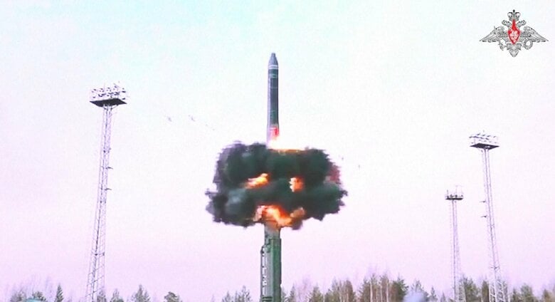 ロシアのRS-24ヤルス大陸間弾道ミサイルの発射試験