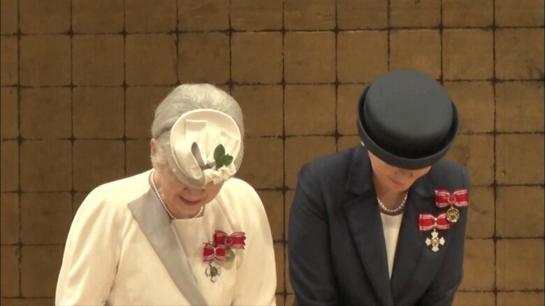 雅子さまを呼ばれて二人で会釈される皇后さま5（提供：日本赤十字社）