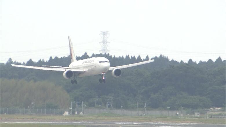 着陸するJAL645便