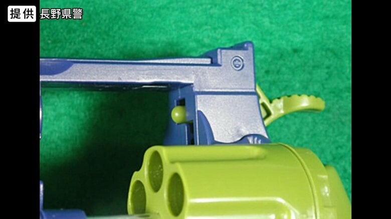 新たに判明した玩具と称した真正拳銃（提供：長野県警）