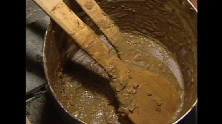 事件現場に残されたカレー鍋　1998年7月25日撮影