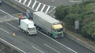 新東名で死亡ひき逃げ　大型トラックの右後輪バースト状態　タイヤ点検中に車にはねられたか　男性が病院で死亡　警察がひき逃げ事件として捜査